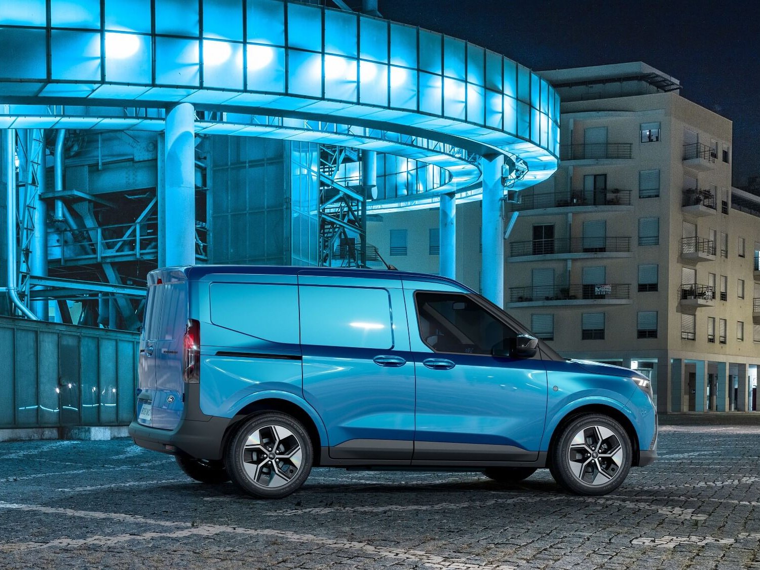 Ford E-Transit Courier: de ideale kleine elektrische bestelwagen voor in de steden cover
