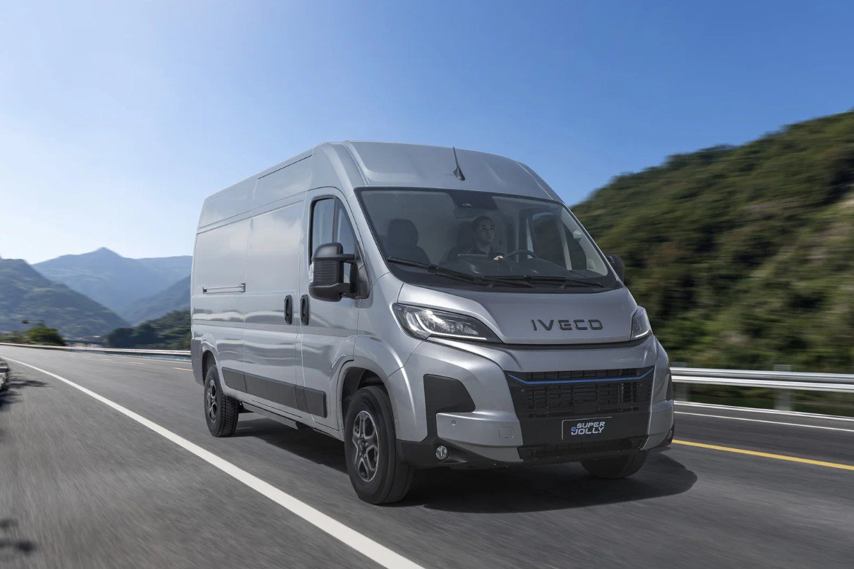 Lichte bedrijfsvoertuigen schakelen versnelling hoger richting elektrificatie cover